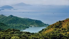 Lantau - Zeleni otok z mednarodnim letališčem v svojih nedrjih skriva izvrstne poti za treking in enega izmed največjih Budovih kipov na svetu, do katerega bo kmalu peljala panoramska vzpenjača.