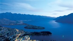 Adrenalinska prestolnica Queenstown je živahna tudi ponoči.