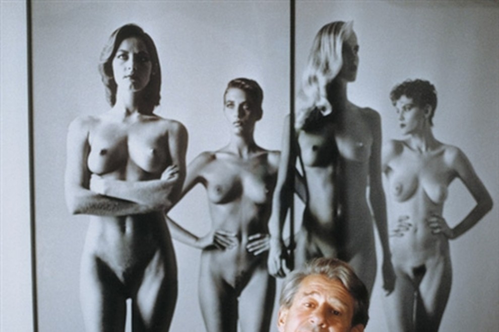 Helmut Newton, december 1992, foto: Alice Springs »Naloga mene kot fotografa je zapeljevati, vas nasmejati
in zabavati.«