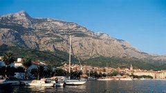 Za umirjene, ki čisto brez zabave ne  morejo: Makarska.