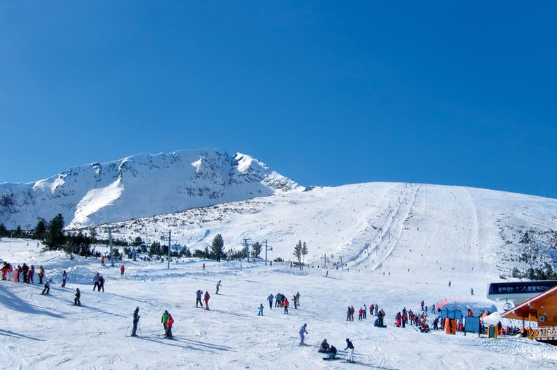 Snega v gorah kot že dolgo ne, a smučišča vnovič ustavila naprave (foto: Shutterstock)