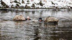 Neustrašni Peter Poles v divjini z Branetom T. Červekom