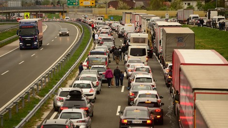 Hrvaška začasno prekinja poostrene nadzore vseh potnikov na meji s Slovenijo in Madžarsko