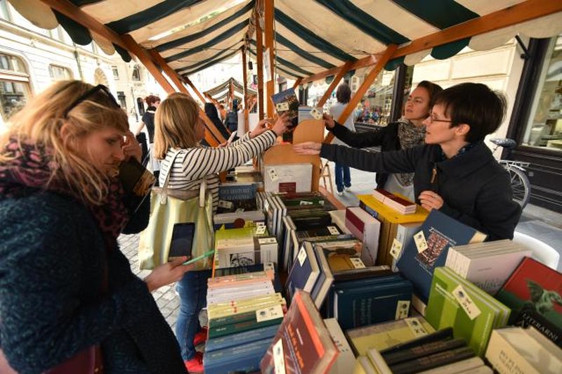 Slovenski dnevi knjige tokrat pod geslom: Jaz te pišem, knjiga, kdo te bere? (foto: Tamino Petelinšek/STA)