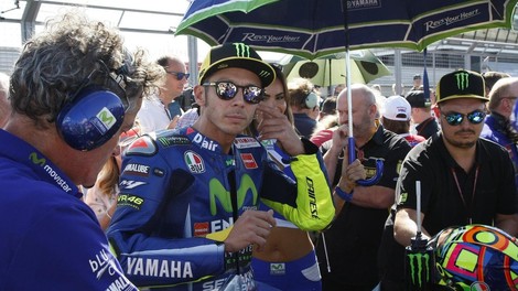 Valentino Rossi se zaradi hude poškodbe poslavlja od naslova svetovnega prvaka