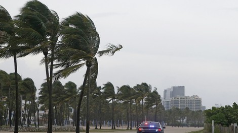 Irma pustoši po jugu Floride! Najhujše še prihaja!