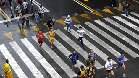 Prehodi preko trase in dostop do UKC v času ljubljanskega maratona