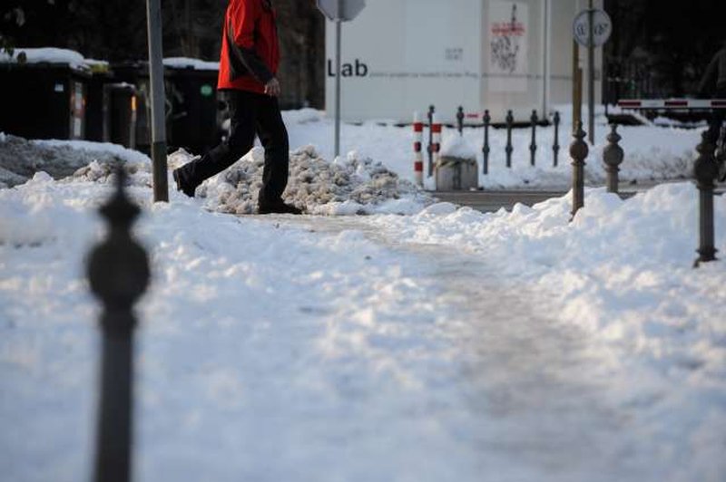 Sneženje po državi ponehalo, težave predvsem v prometu in pri oskrbi z elektriko (foto: Nebojša Tejić/STA)