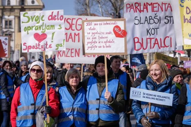 Učitelji na shodu v Ljubljani za višje plače (foto: Nebojša Tejić, Anže Malovrk/STA)