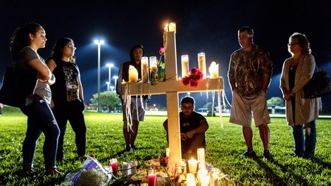 Po pokolu na floridski srednji šoli morilec zavil še v Walmart in pomalical v McDonaldsu!