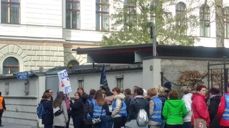 Učitelji in vzgojitelji na protestnih shodih po Sloveniji!