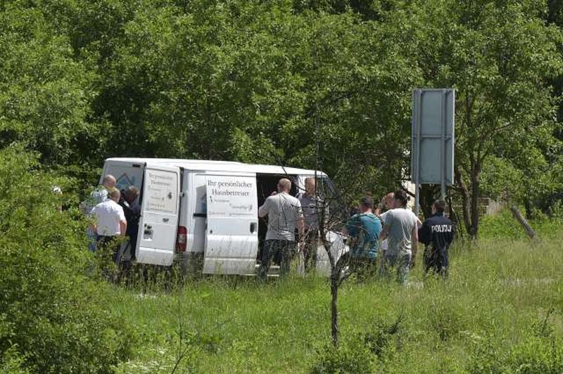 Na Hrvaškem policija s streli zaustavila kombi z migranti in ranila dva otroka (foto: Hina/STA)