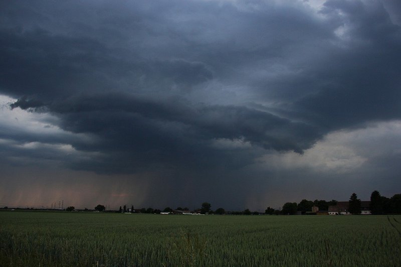 Neurje povzročilo tudi škodo, toča pustošila v Prekmurju (foto: Profimedia)