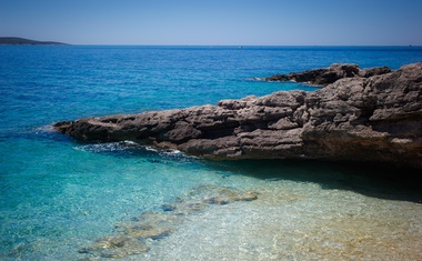 Čudovita plaža Zavala pri Jelsi (foto: Dean Dubokovič)