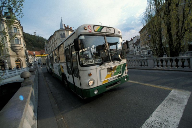 Požar na avtobusu v središču Ljubljane (foto: profimedia)