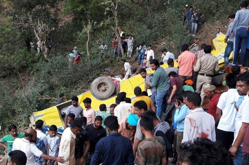 V Indiji spet zgrmel avtobus s ceste (foto: profimedia)