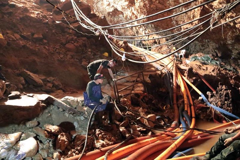 Na Tajskem iz jame rešili še osmega fanta, reševanje bodo nadaljevali v torek! (foto: profimedia)