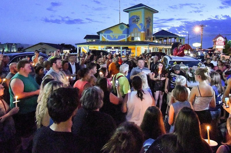 Pred potopom čolna na jezeru Table Rock je kapetan potnikom odsvetoval rešilne jopiče (foto: profimedia)