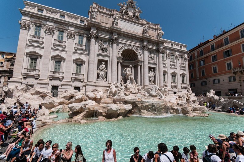 Fontana di Trevi: prepir, žaljivke in nato še pretep zaradi prostora za slikanje (foto: profimedia)