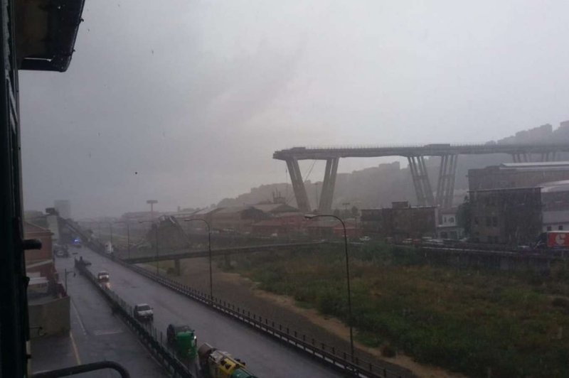 Genova: V zrušenju cestnega viadukta umrlo najmanj 35 ljudi (foto: STA)