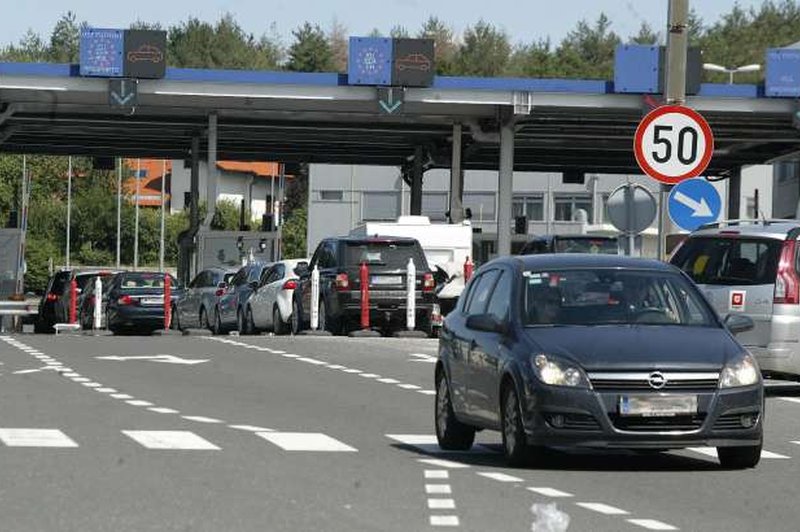 Hrvaški policisti blizu Jelšan hudo pretepli moškega zaradi parkiranja (foto: Hina/STA)