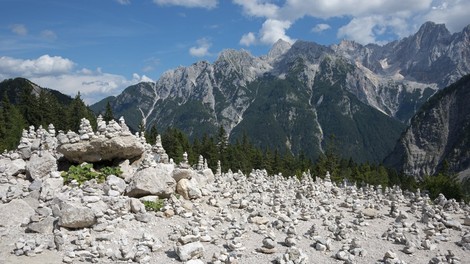 Policisti in gorski reševalci več ur na območju Kranjske Gore iskali ameriško državljanko