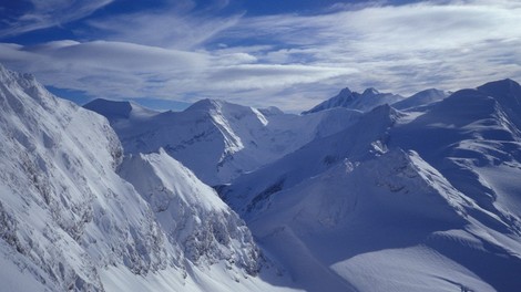 Snežni vihar razdejal bazni tabor ob vznožju nepalske gore Gurja Himal in ugasnil devet življenj