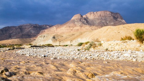 Poplave v Jordaniji terjale žrtve, iz Petre evakuirali 4000 turistov