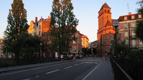 Iščejo strelca, ki je v Strasbourgu ubil 3 ljudi