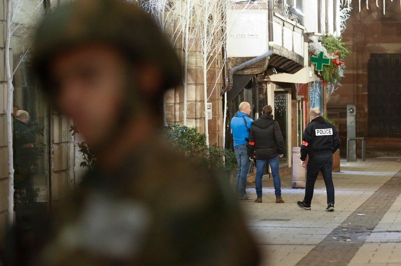 V streljanju v Strasbourgu po novih podatkih trije mrtvi, 13 ranjenih (foto: profimedia)