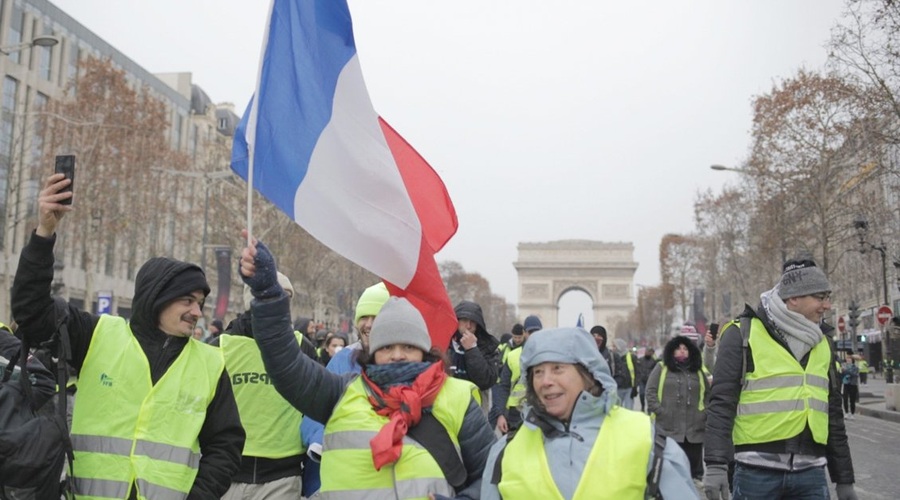 Na protestih v Parizu tokrat nekaj tisoč ljudi (foto: Profimedia)