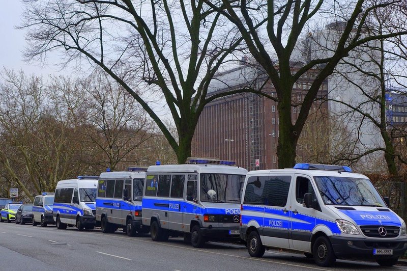 V Bremnu močno pretepli tamkajšnjega vodjo desničarske stranke (foto: Profimedia)