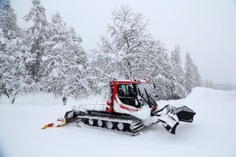 Snežni plaz zasul hotel v Avstriji, goste so morali evakuirati! (foto: Profimedia)