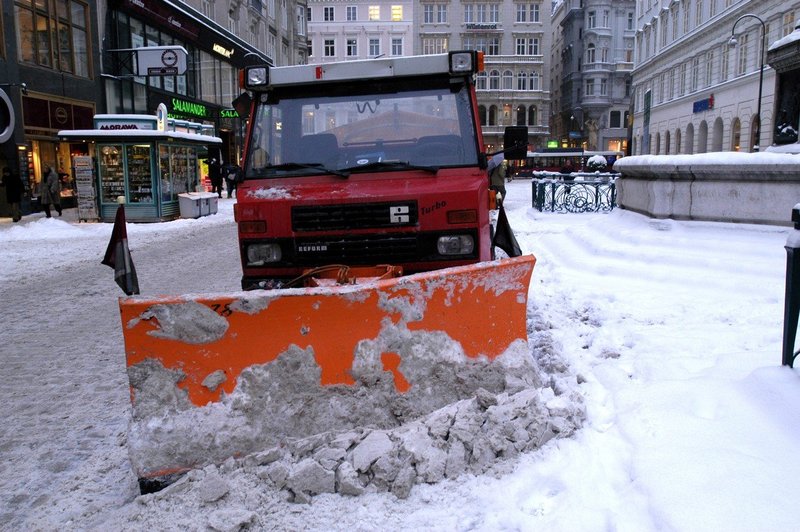 Zaradi zimskih razmer prometne težave v Avstriji (foto: Profimedia)