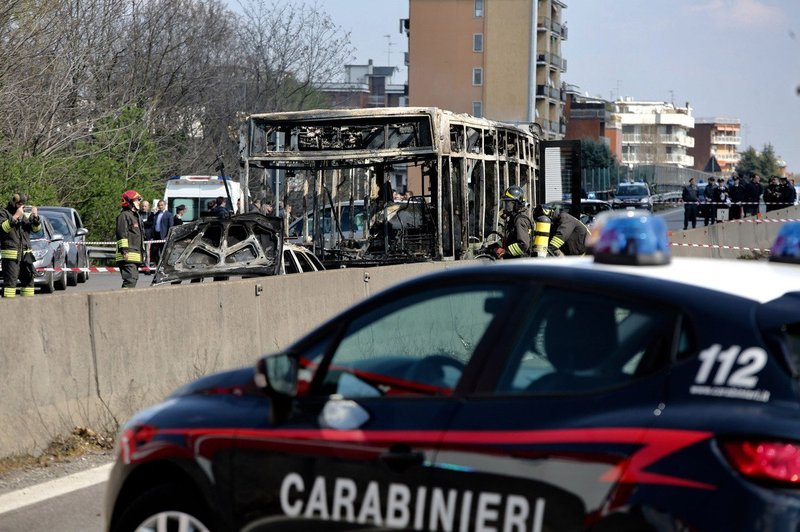 Voznik v Italiji zažgal šolski avtobus z več kot 50 otroki (foto: profimedia)