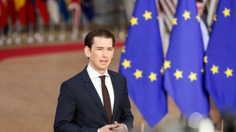 Kurz ne vidi razloga, da bi se prelagal brexit, saj na Otoku še vedno vlada kaos