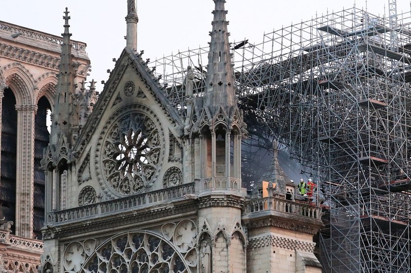 Požar v pariški katedrali Notre Dame pogašen, Francozi obljubljajo donacije! (foto: profimedia)