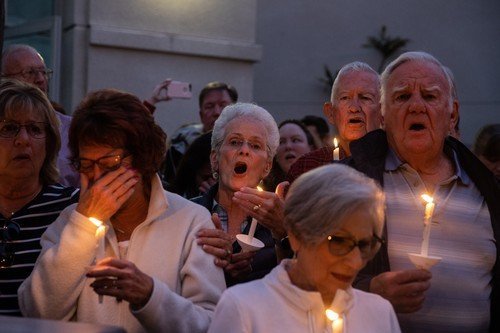 Najstnik pri San Diegu napadel sinagogo in se nato vdal policiji (foto: profimedia)