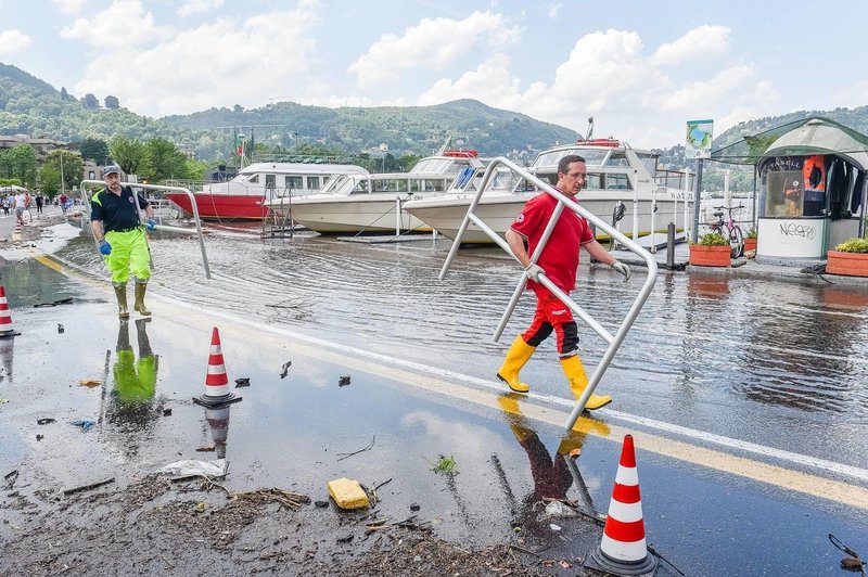 Na severu Italije zaradi poplav evakuirali več sto ljudi (foto: Profimedia)