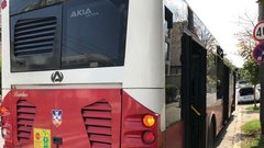 Več ranjenih v eksploziji na avtobusu v Beogradu