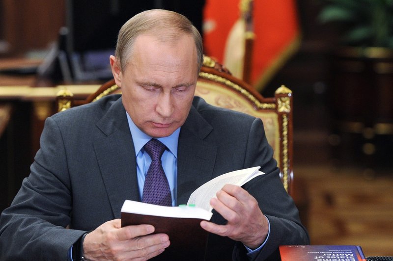 Vladimir Putin načrtuje rusko alternativo Wikipedije (foto: profimedia)