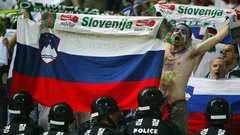 Slovenski navijači na svetovnem prvenstvu v Koreji leta 2002