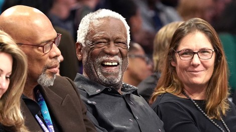 Košarkar Bill Russell po 44 letih sprejel prstan za vstop v hram slavnih