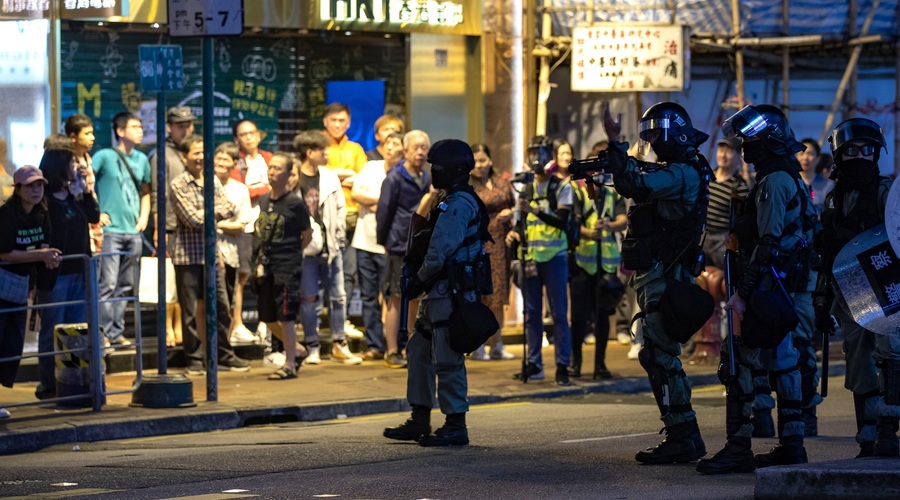 Ljudje v Hongkongu zaradi protestov v hudih duševnih stiskah (foto: profimedia)