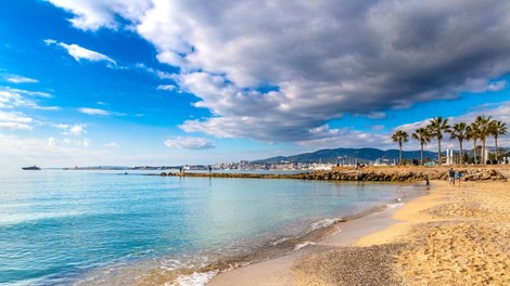 Gloria je opustošila plaže na Majorki, sezona pod vprašajem