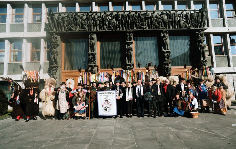 Foto: Kurenti pred začetkom kurentovanja obiskali državni zbor (foto: Kurentovanje Press)