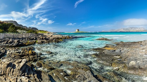 Sardinija turistom omejila obisk znamenite plaže