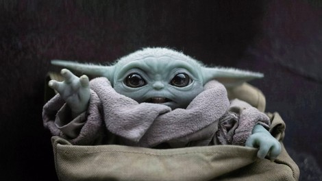 Zaradi novega koronavirusa zamude v dostavi igrač Baby Yoda