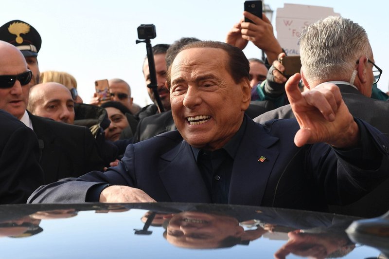 Silvio Berlusconi po 12 letih končal s 34-letnico in zdaj hodi s 30-letno poslanko (foto: profimedia)