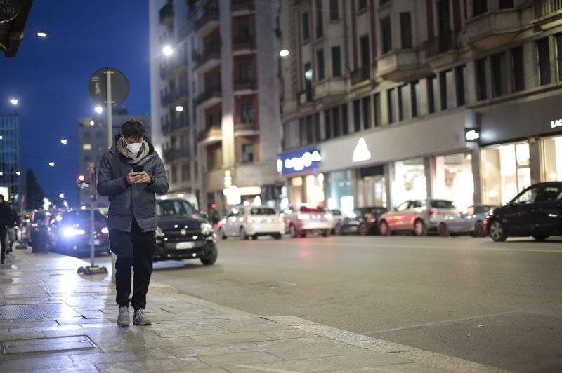 Sem rekreativni hipohonder. Takole živim z novicami o novem koronavirusu. (piše: Darjo Hrib) (foto: Profimedia)